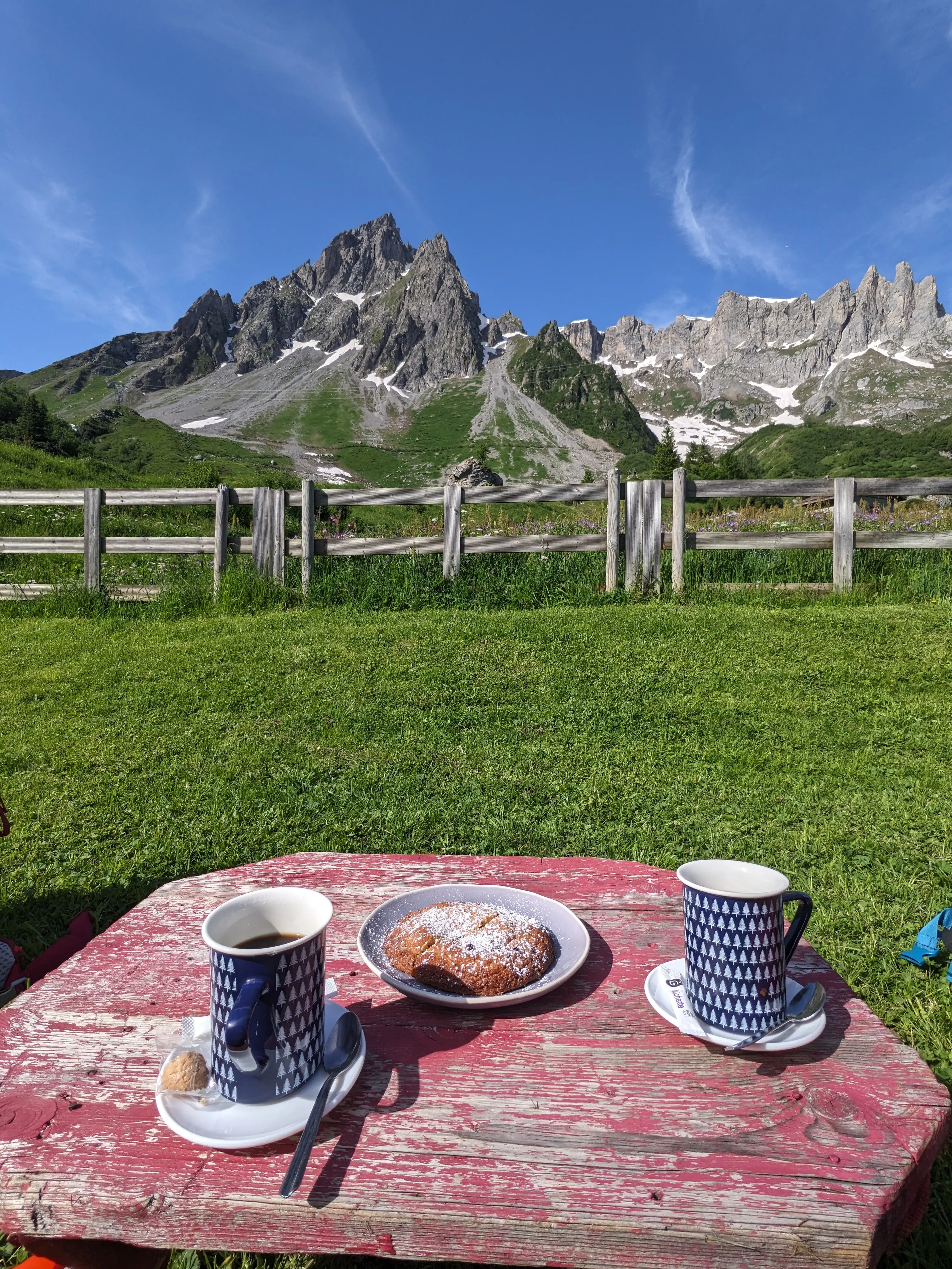 Café cookie en terrasse